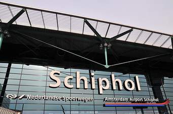 Weather disrupts flights at Amsterdam Schipol Airport